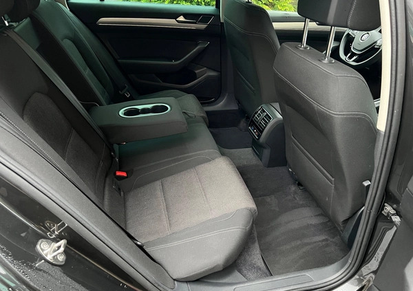 Volkswagen Passat cena 53900 przebieg: 224000, rok produkcji 2017 z Goniądz małe 704